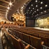 Großes Festspielhaus: Sesselreihen und Bühne
