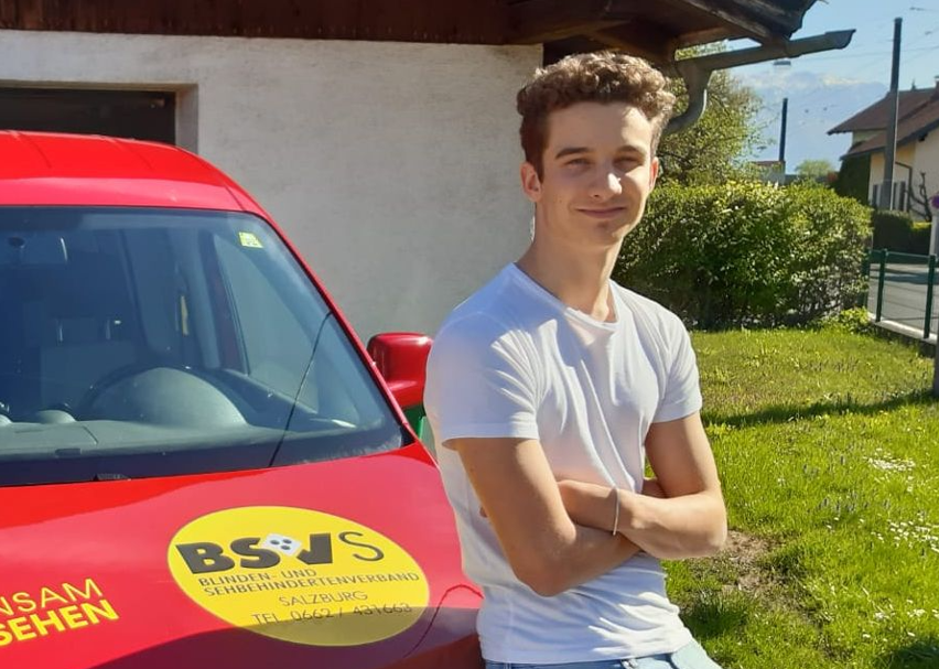 Zivildiener mit Dienstauto